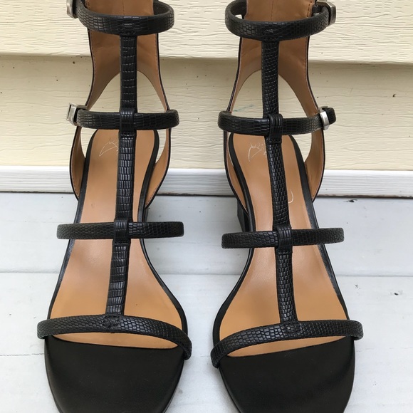 Report Signature Block Heel Sandals - Picture 2 of 7